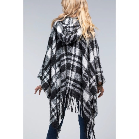 SOLD OUT Black & White Plaid Ruana Hooded Hoodie Poncho Knit Fall Winter Casual - Picture 2 of 5